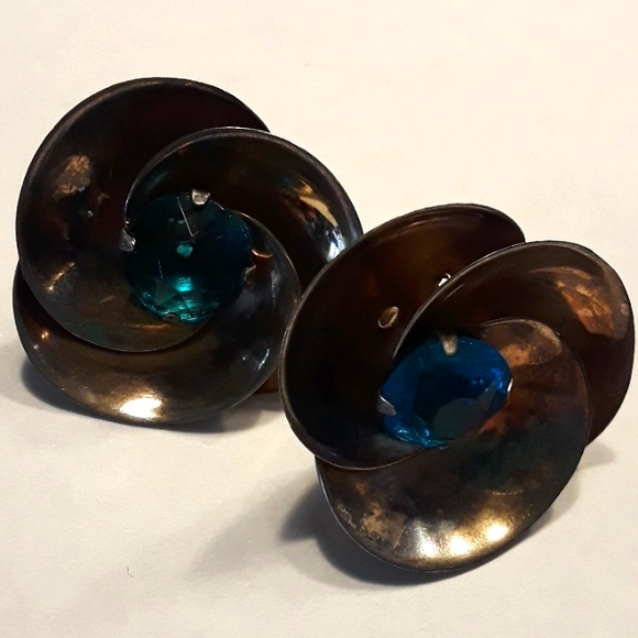 Vintage Handmade Pewter Look (Silver Plated) Screw Back Earrings - Picture 9 of 11